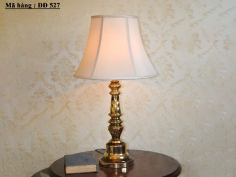  Cặp đèn ngủ cổ điển thân đồng chao được làm bằng vải 