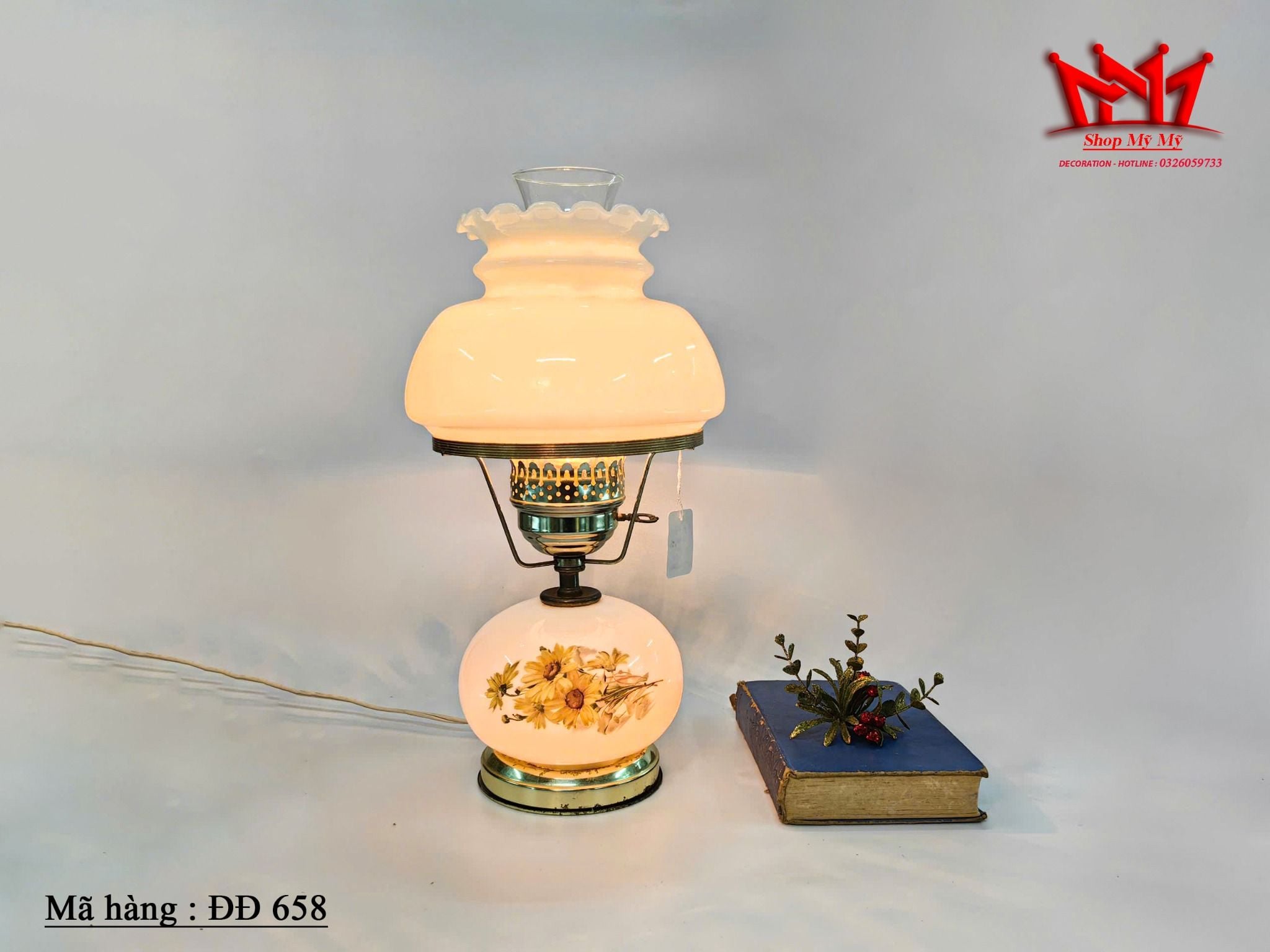 Đèn HURICAN cổ điển hình hoa, có 2 bóng trên và dưới·