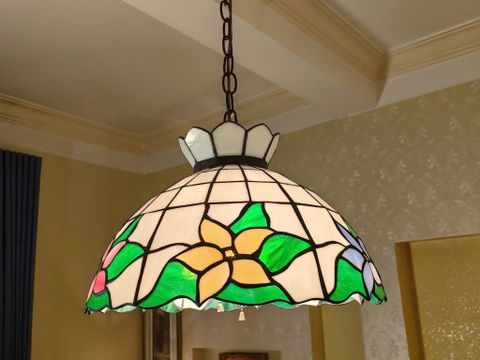  Đèn thả trần tiffany kính hình hoa của Mỹ có 3 bóng đèn. 