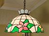Đèn thả trần tiffany kính hình hoa của Mỹ có 3 bóng đèn.