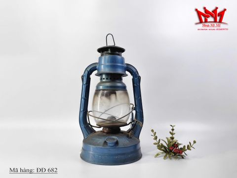  Đèn bão xưa bằng kim loại của Mỹ 