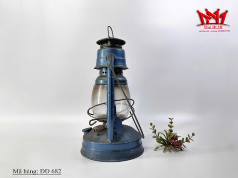  Đèn bão xưa bằng kim loại của Mỹ 