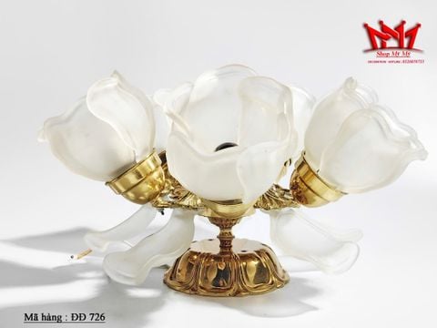  Đèn thủy tinh hình áp trần 5 bông hoa 5 cánh thân được làm bằng đồng. 