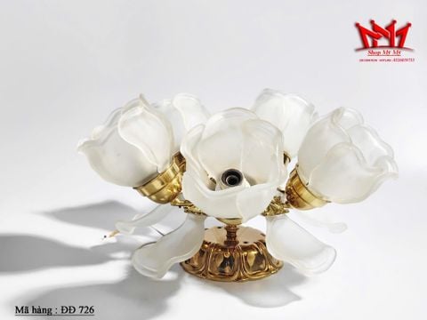  Đèn thủy tinh hình áp trần 5 bông hoa 5 cánh thân được làm bằng đồng. 