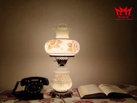  Đèn HURICAN để bàn hình hoa bằng thủy tinh họa tiết hoa vẽ tay. 