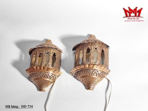  chiếc đèn lồng treo tường phong cách Moroccan được làm từ đồng đỏ. 