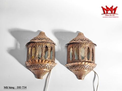  chiếc đèn lồng treo tường phong cách Moroccan được làm từ đồng đỏ. 