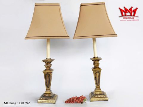  Cặp chân đèn ngủ đế vuông được làm bằng atimon chao vải. 