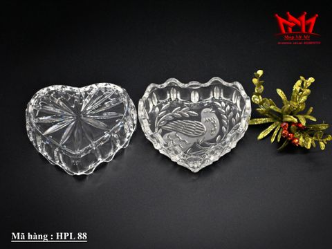  Hộp đựng trang sức hình trái tim pha lê Hofbauer Byrnes có nắp chạm khắc hình chim bồ câu và cành cây. 