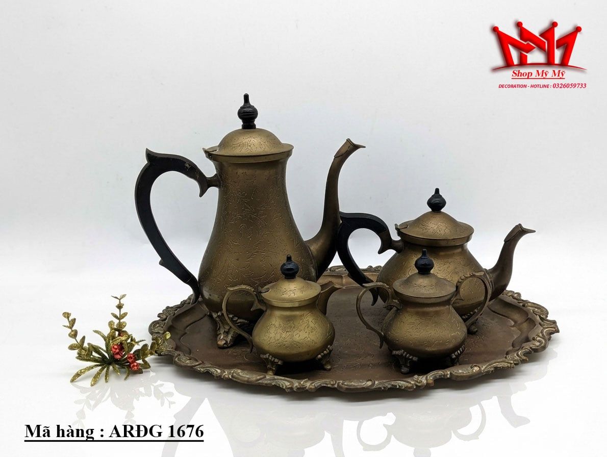 BỘ ẤM TRÀ ĐỒNG CỔ ĐIỂN – TINH HOA NGHỆ THUẬT VÀ TRUYỀN THỐNG