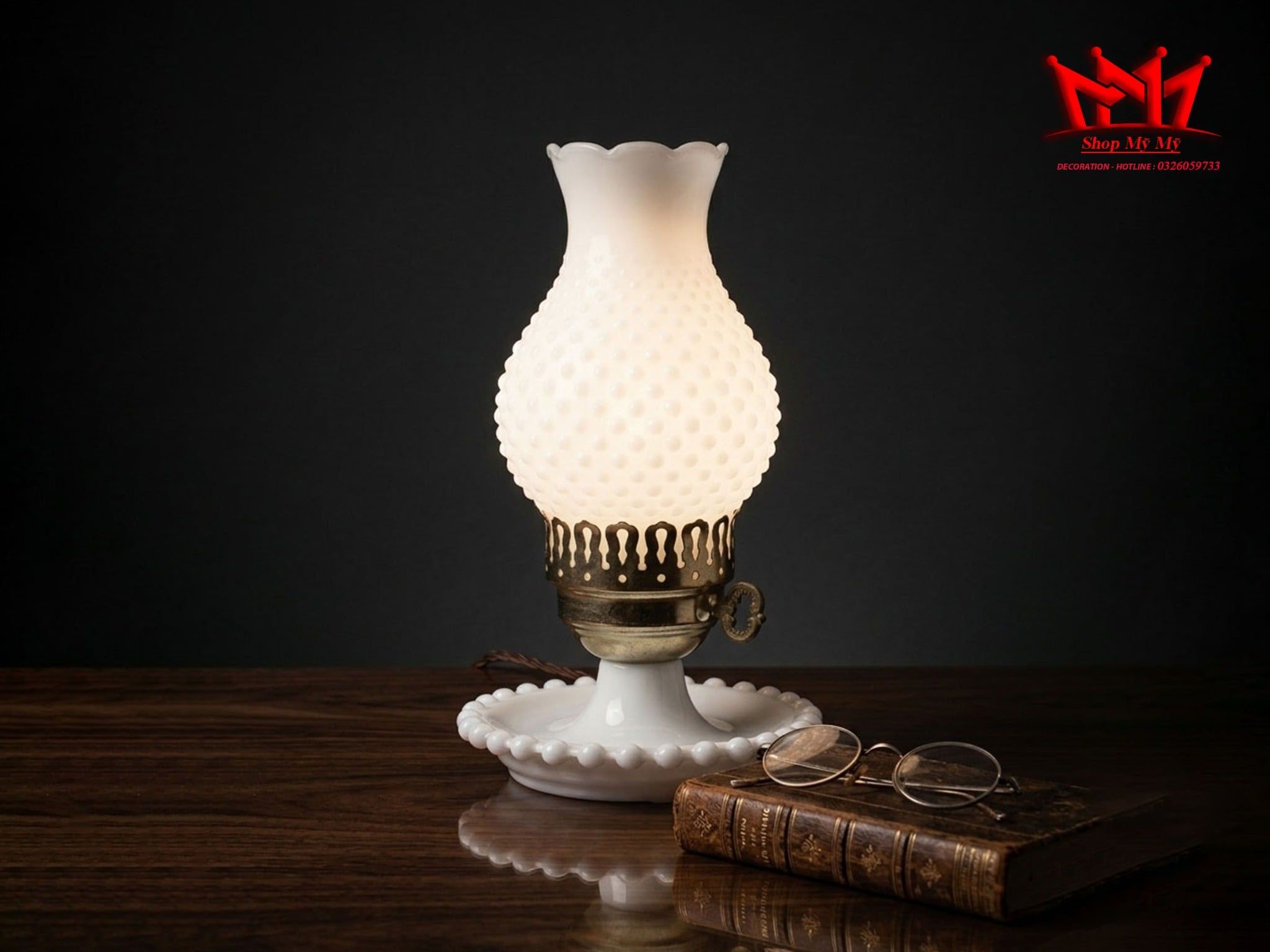 Đèn thủy tinh sữa của Mỹ
