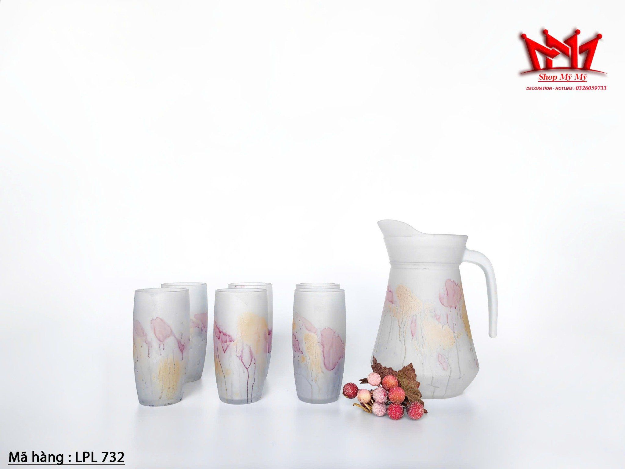 Bộ bình và 6 ly tuyệt đẹp. Mỗi món được làm từ thủy tinh nhám có hoạ tiết độc đáo riêng.Hàng sưu tầm từ Mỹ.