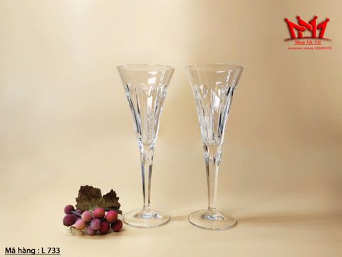  Cặp ly pha lê từ thương hiệu Waterford. 