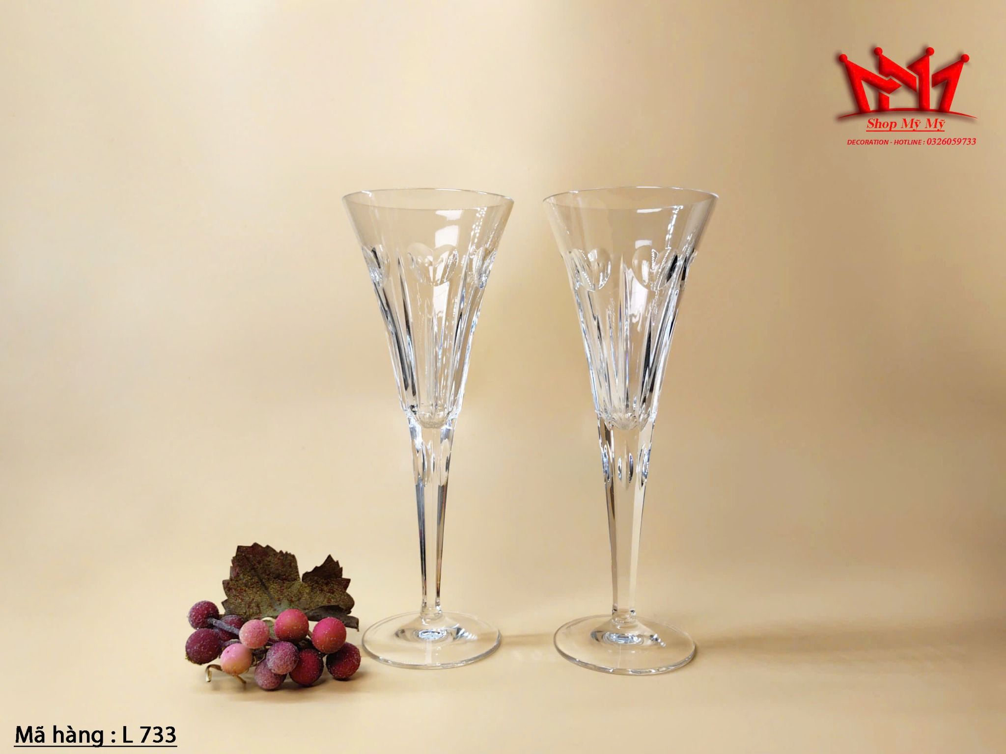 Cặp ly pha lê từ thương hiệu Waterford.