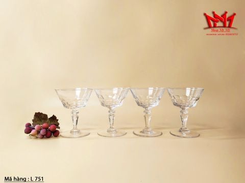  Bộ 4 ly rượu sâm panh cổ điển. 