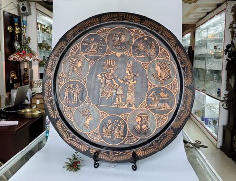  Mâm đồng Ai Cập đồ xưa hiếm có được làm bằng đồng và khắc hình chi tiết từng góc. 
