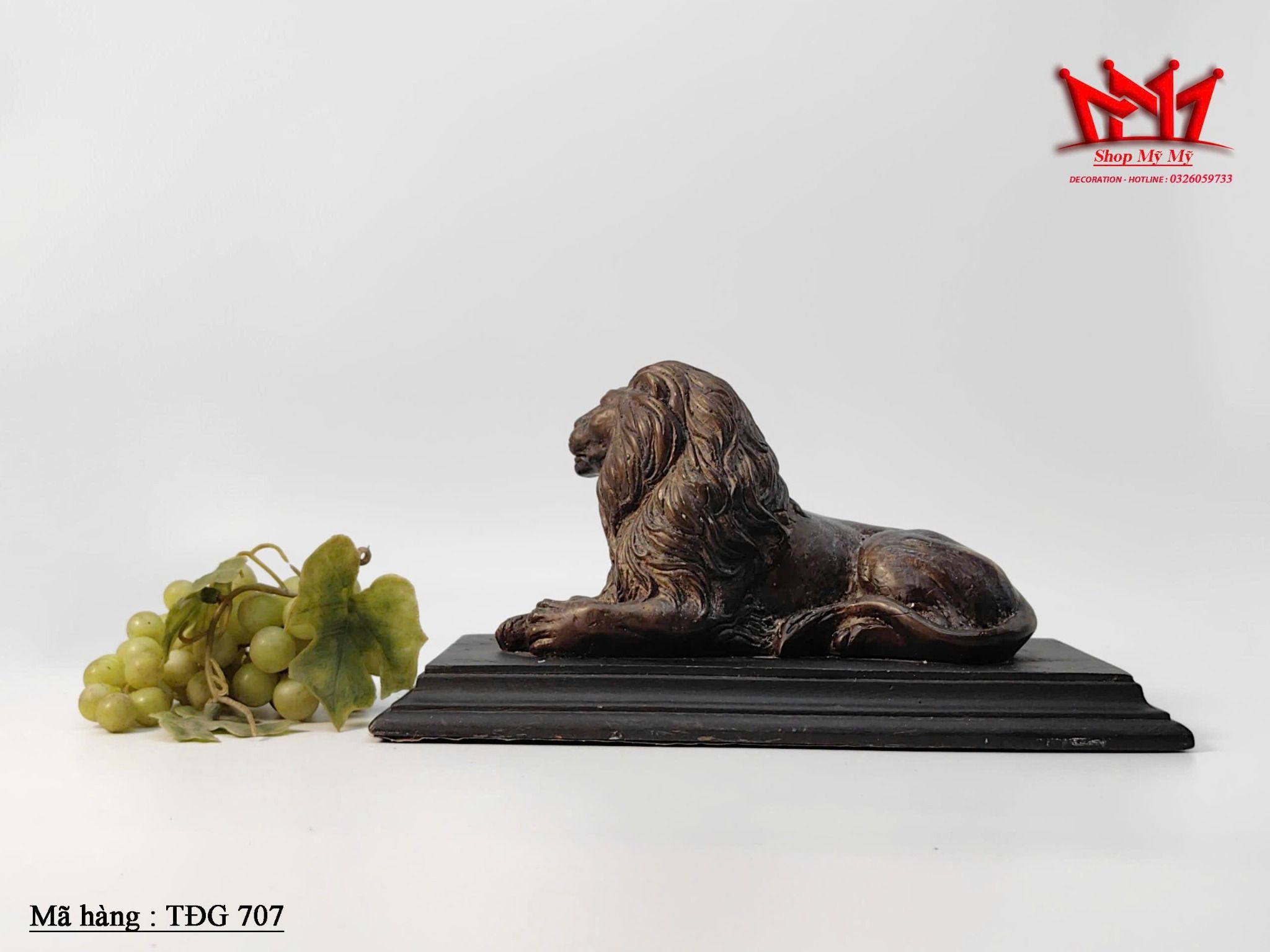 Tượng sư tử được làm bằng đồng cổ chân đế bằng gỗ