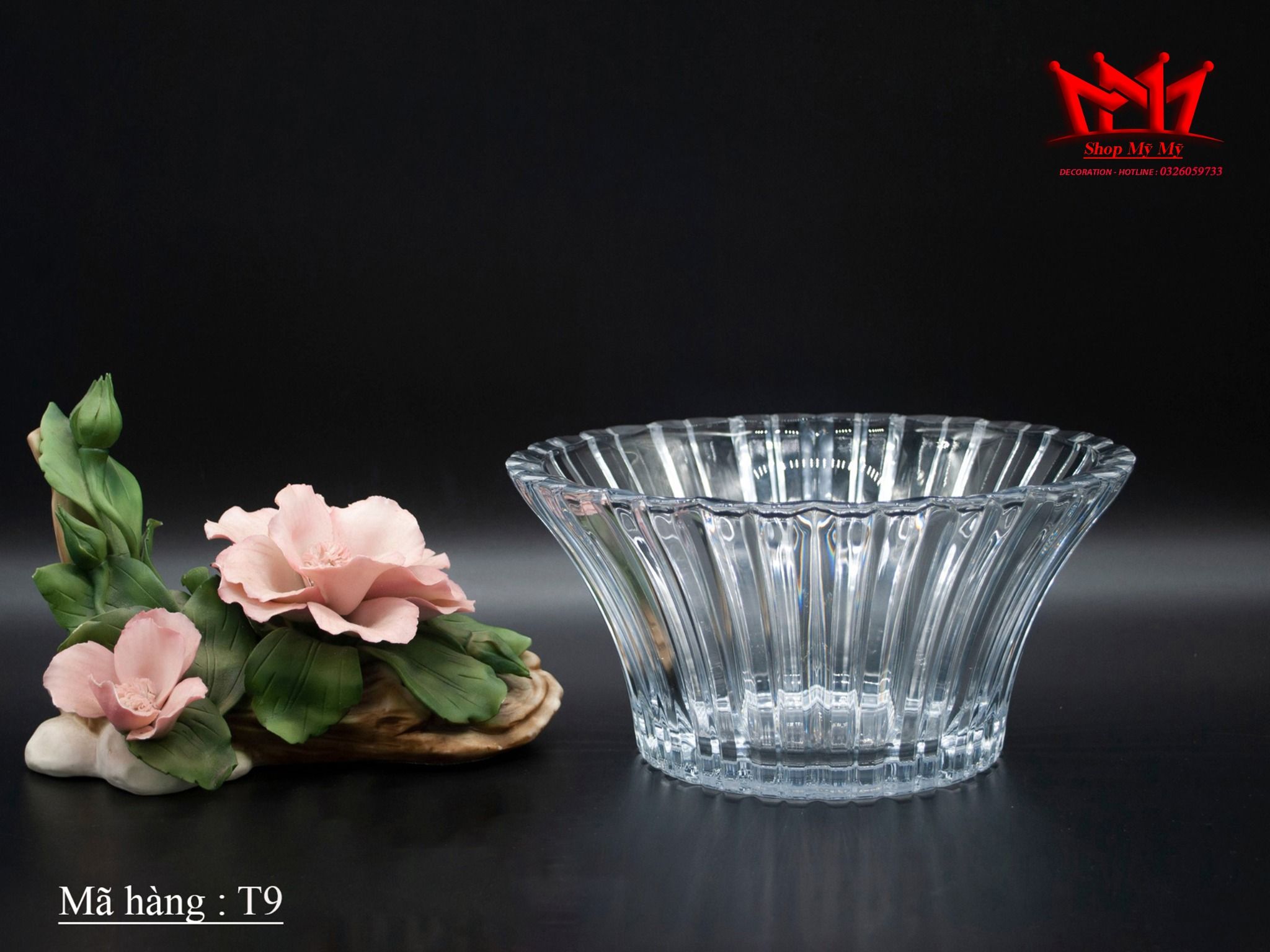 Tô pha lê cổ điển từ thương hiệu Balmore của STUDIO NOVA. Japan