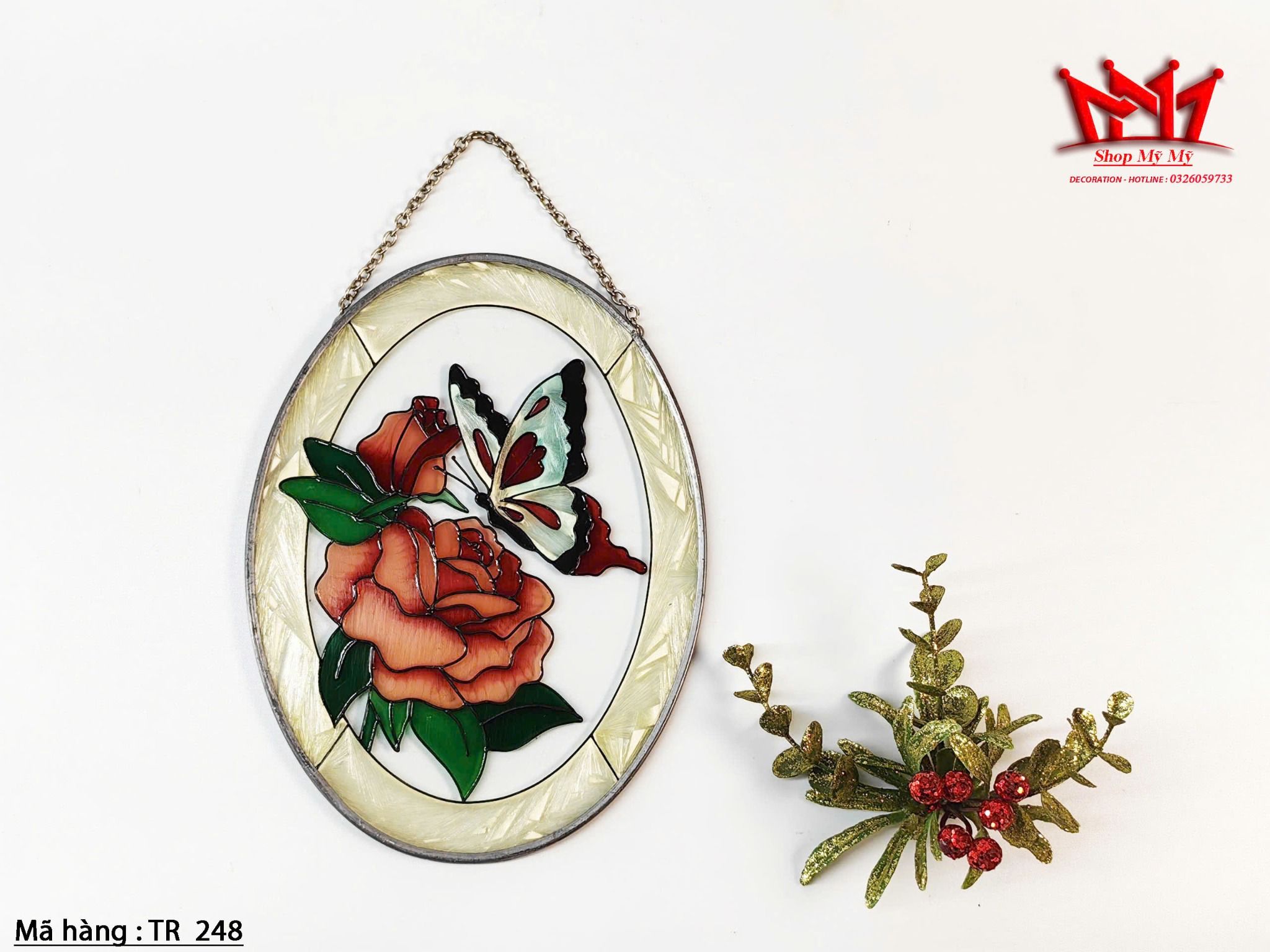 Tranh kính treo tường hình hoa hồng với bướm.