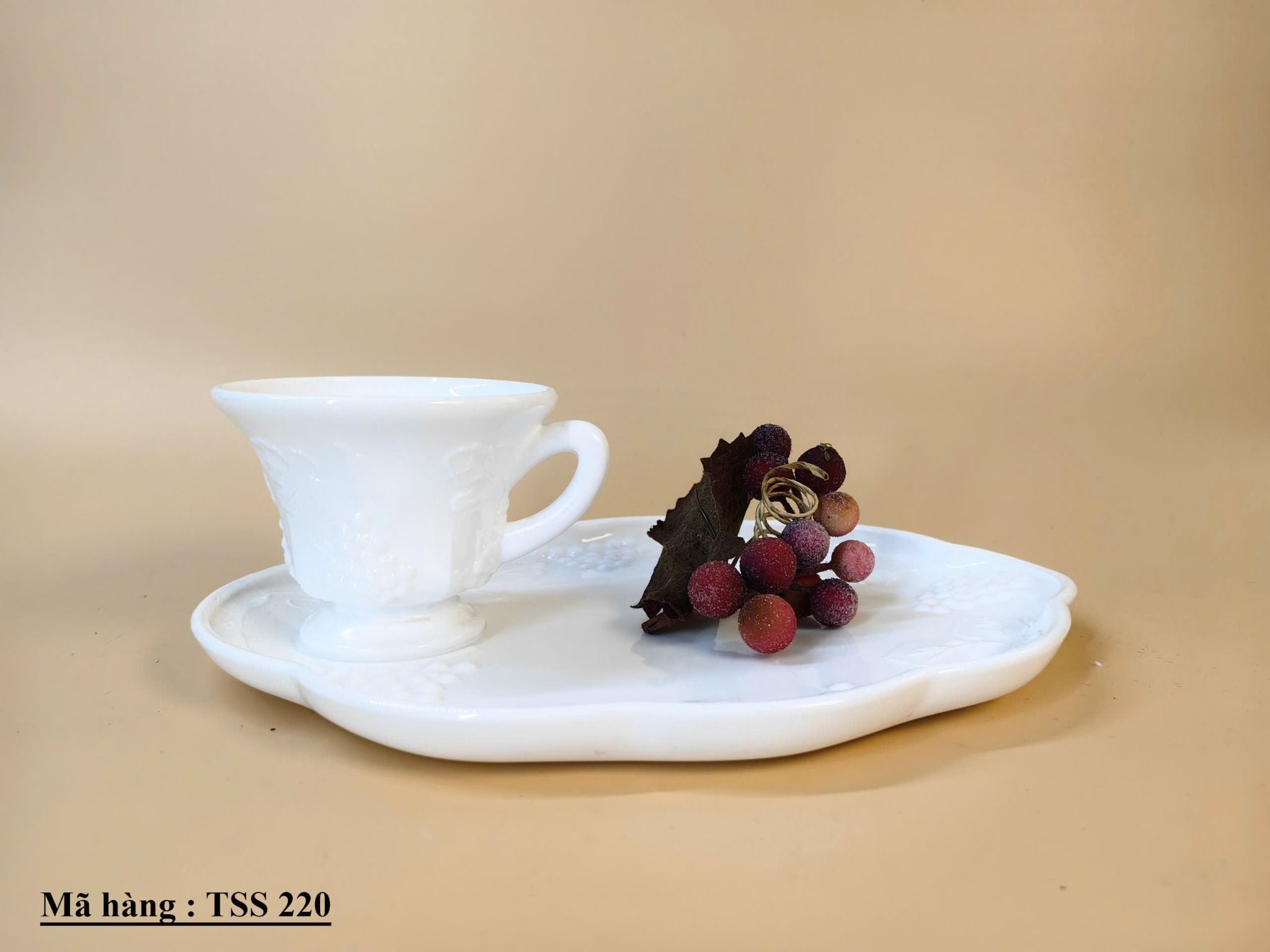 Bộ 5 tách và đĩa ăn Indiana Milk Glass Colonial Grape Harvest Snack Luncheon.