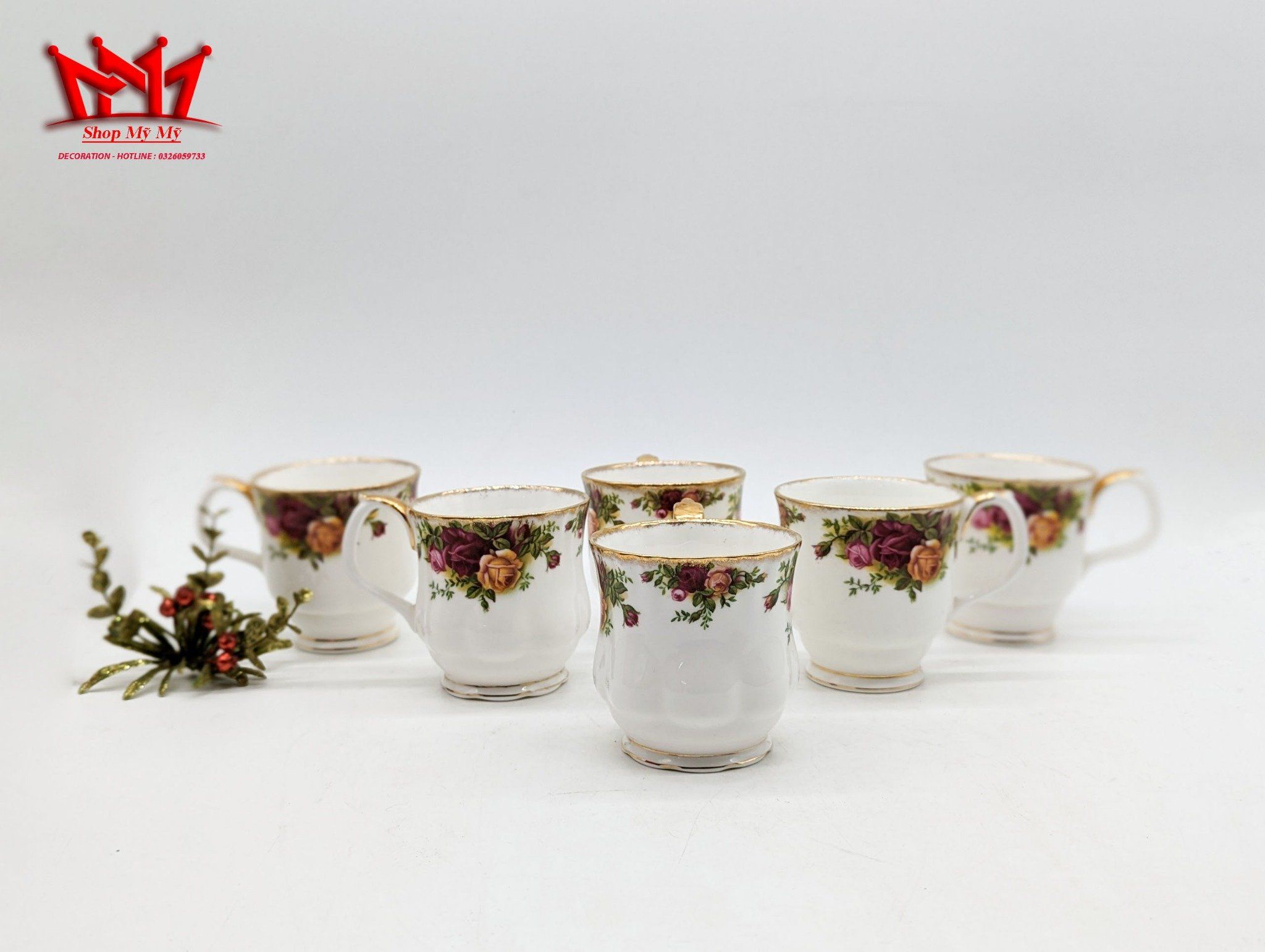 Bộ 7 cốc sứ xương Anh Quốc hình hoa hồng cổ thương hiệu Royal Albert.