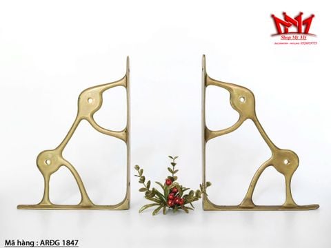  Cặp kệ bằng đồng gắn tường 2 bên. 