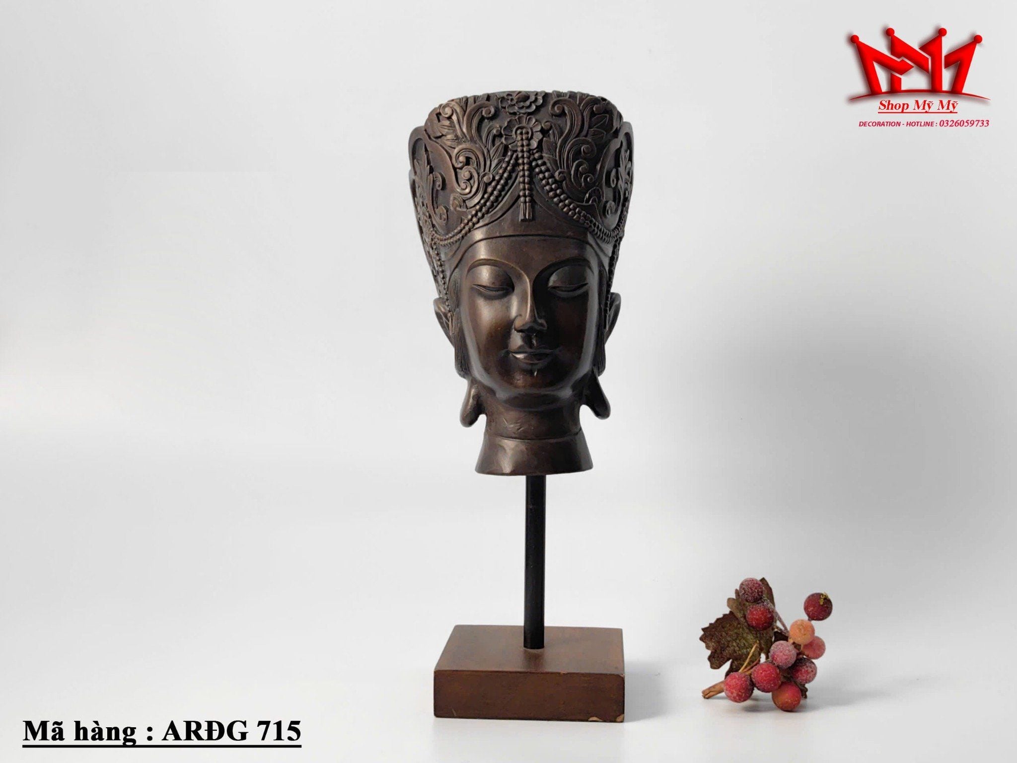 Tượng điêu khắc tượng Phật của Trung Quốc được làm bằng đồng chân gỗ.