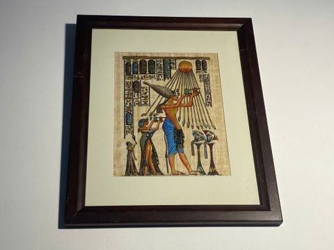  Bức tranh được vẽ trên giấy Papyrus ( loại giấy của Ai Cập ) 