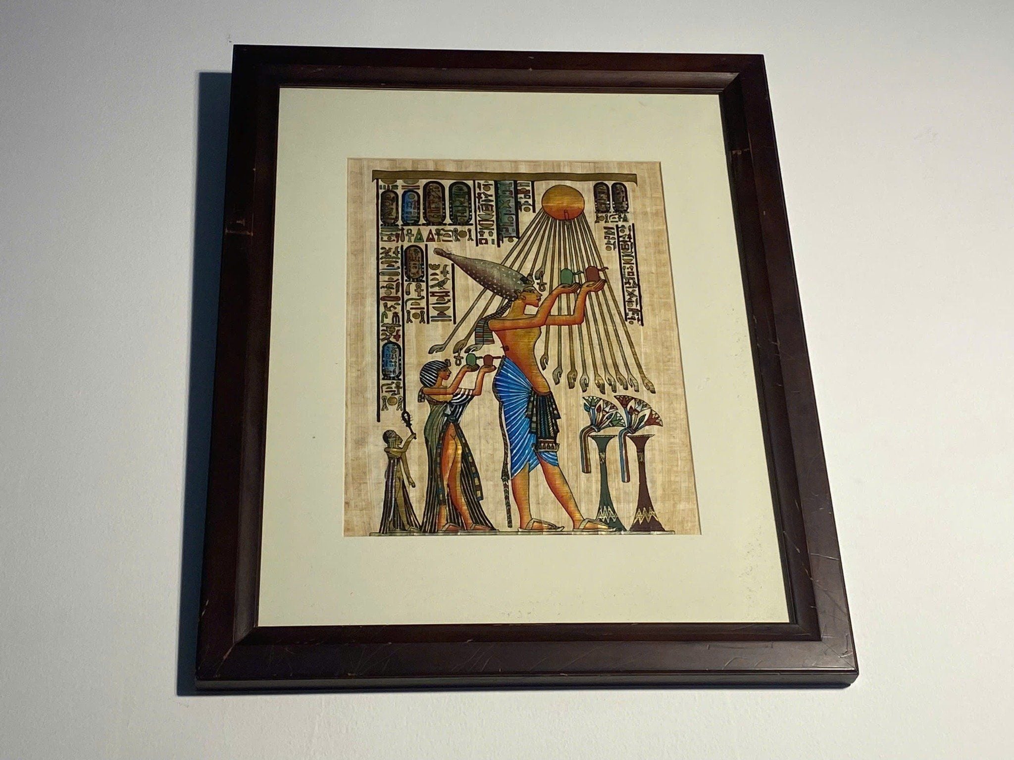 Bức tranh được vẽ trên giấy Papyrus ( loại giấy của Ai Cập )