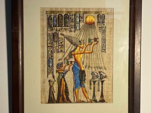  Bức tranh được vẽ trên giấy Papyrus ( loại giấy của Ai Cập ) 