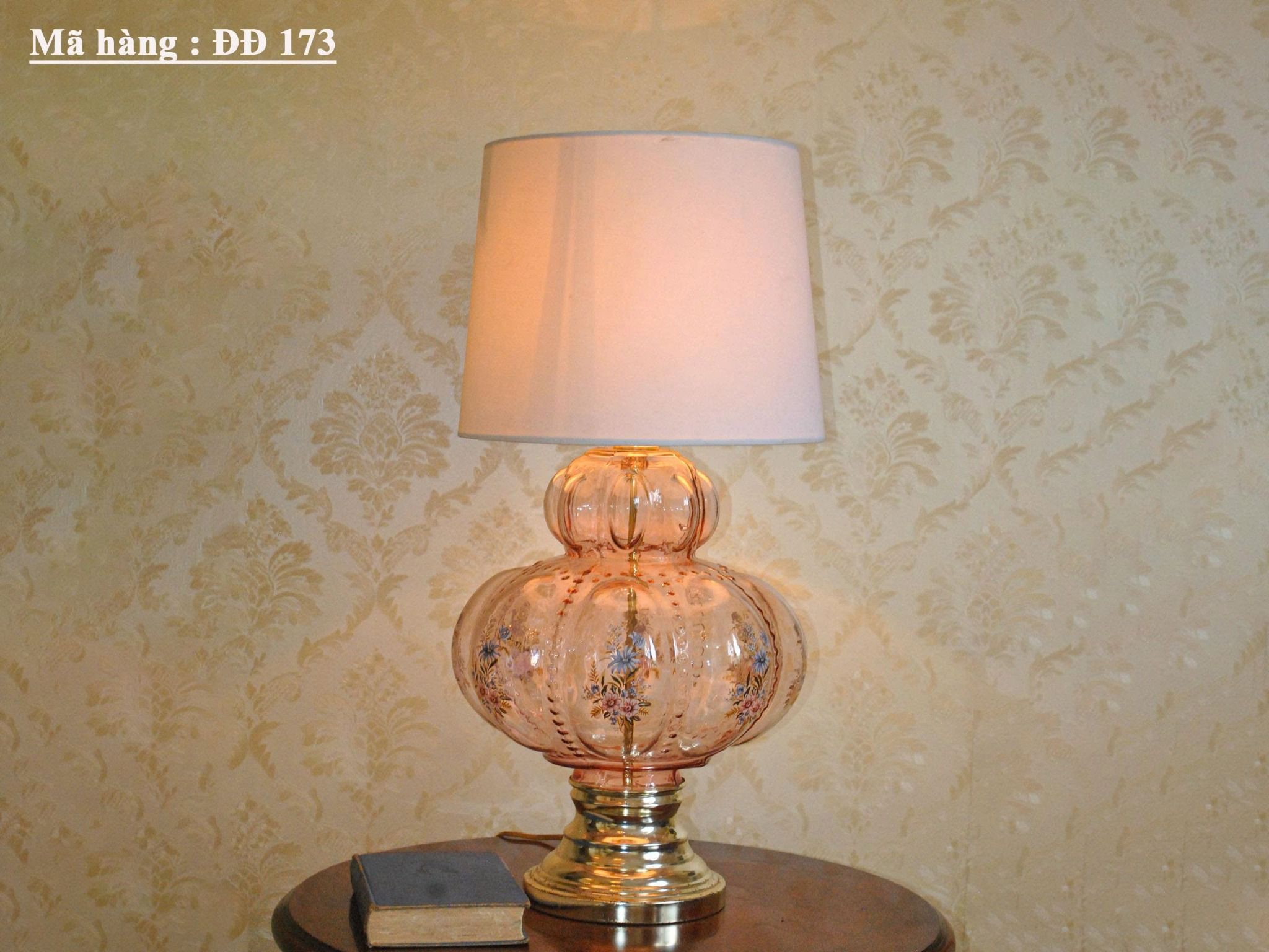 Đèn ngủ thủy tinh cổ điển họa tiết hoa được khắc họa bằng tay