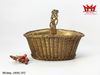 Chiếc giỏ đan được làm bằng đồng rất đẹp .