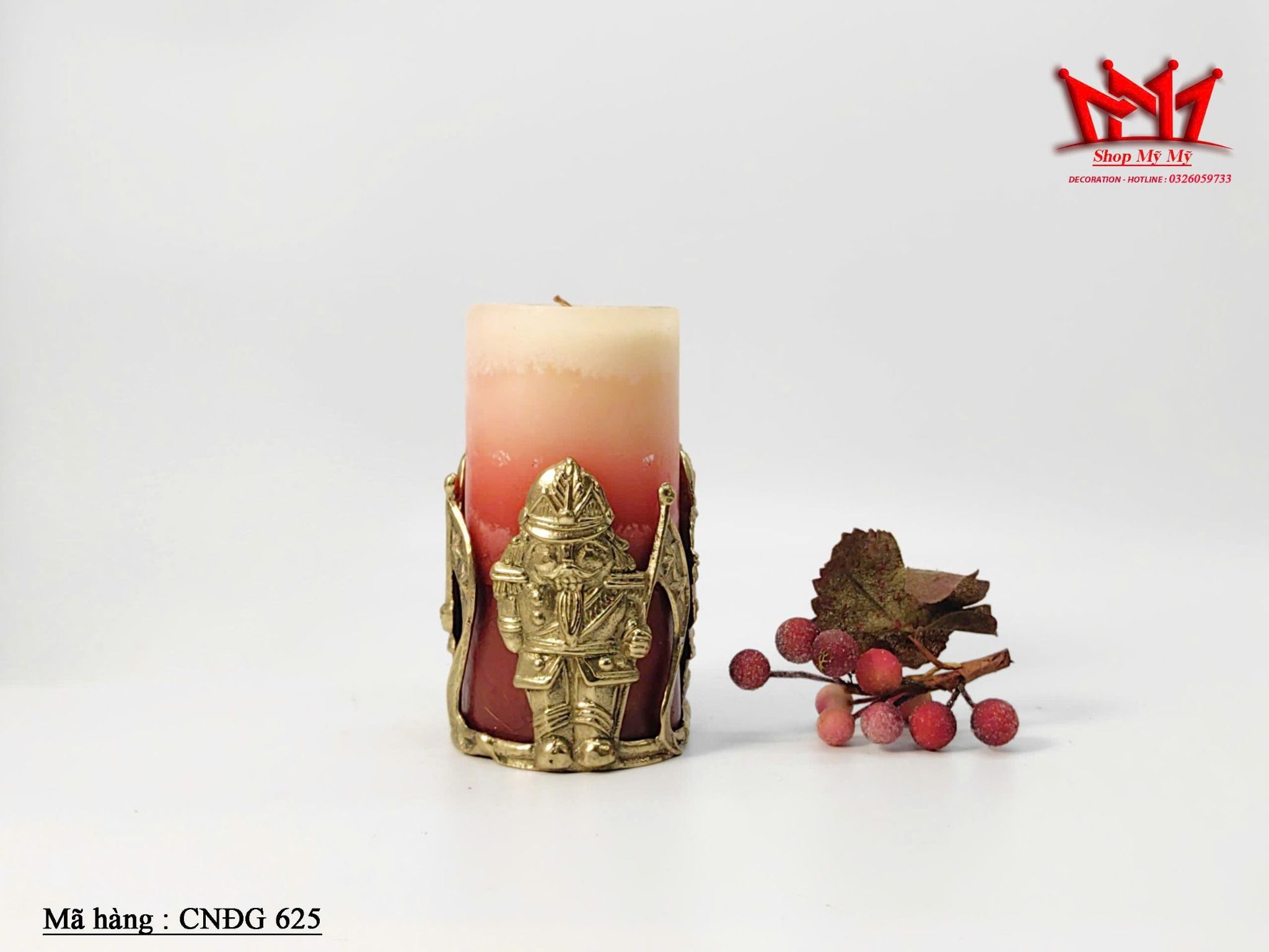Chân nến đồng cổ điển hình chú lính chì