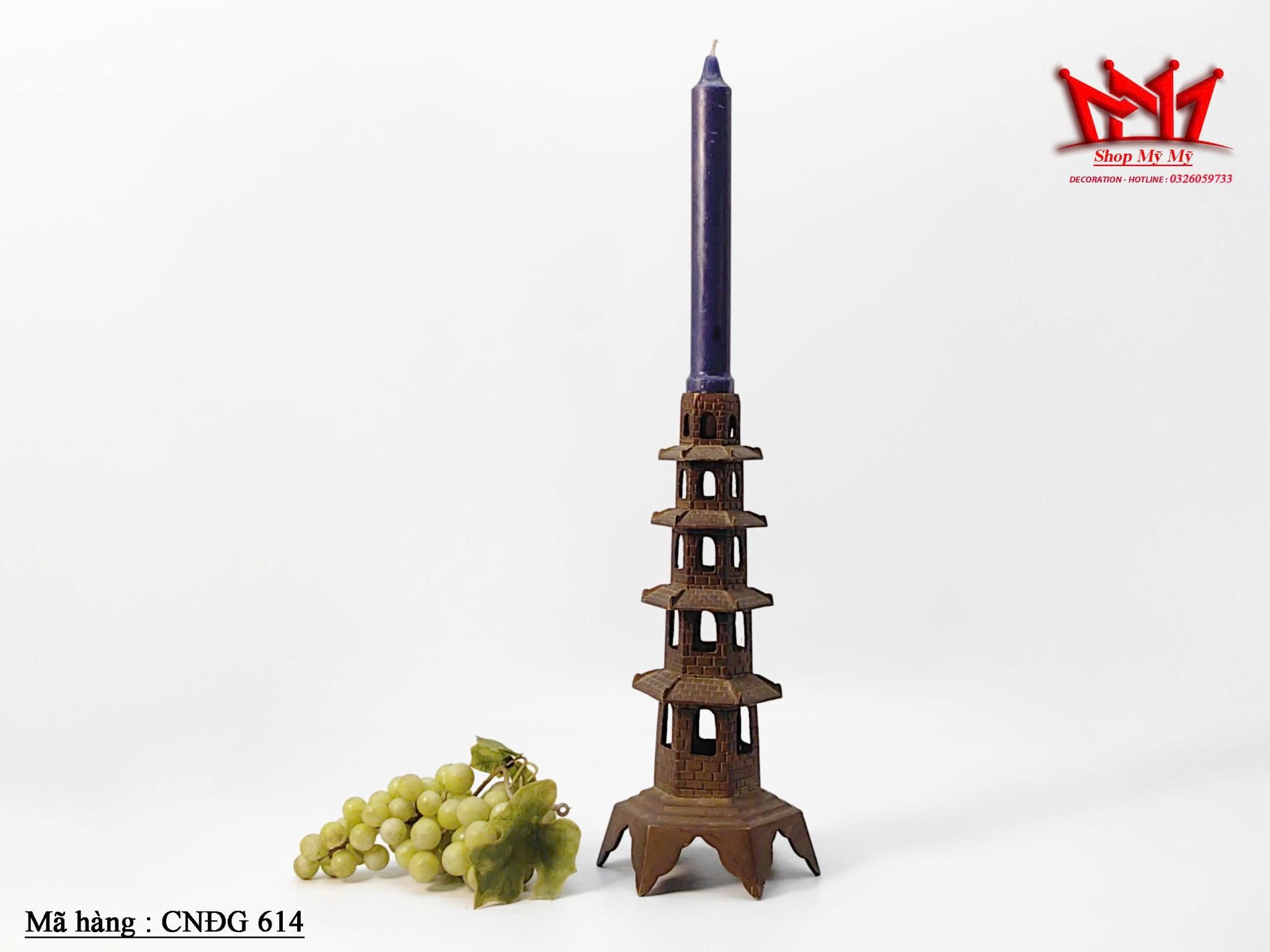 Chân nến hình ngọn tháp bằng đồng thau cổ điển