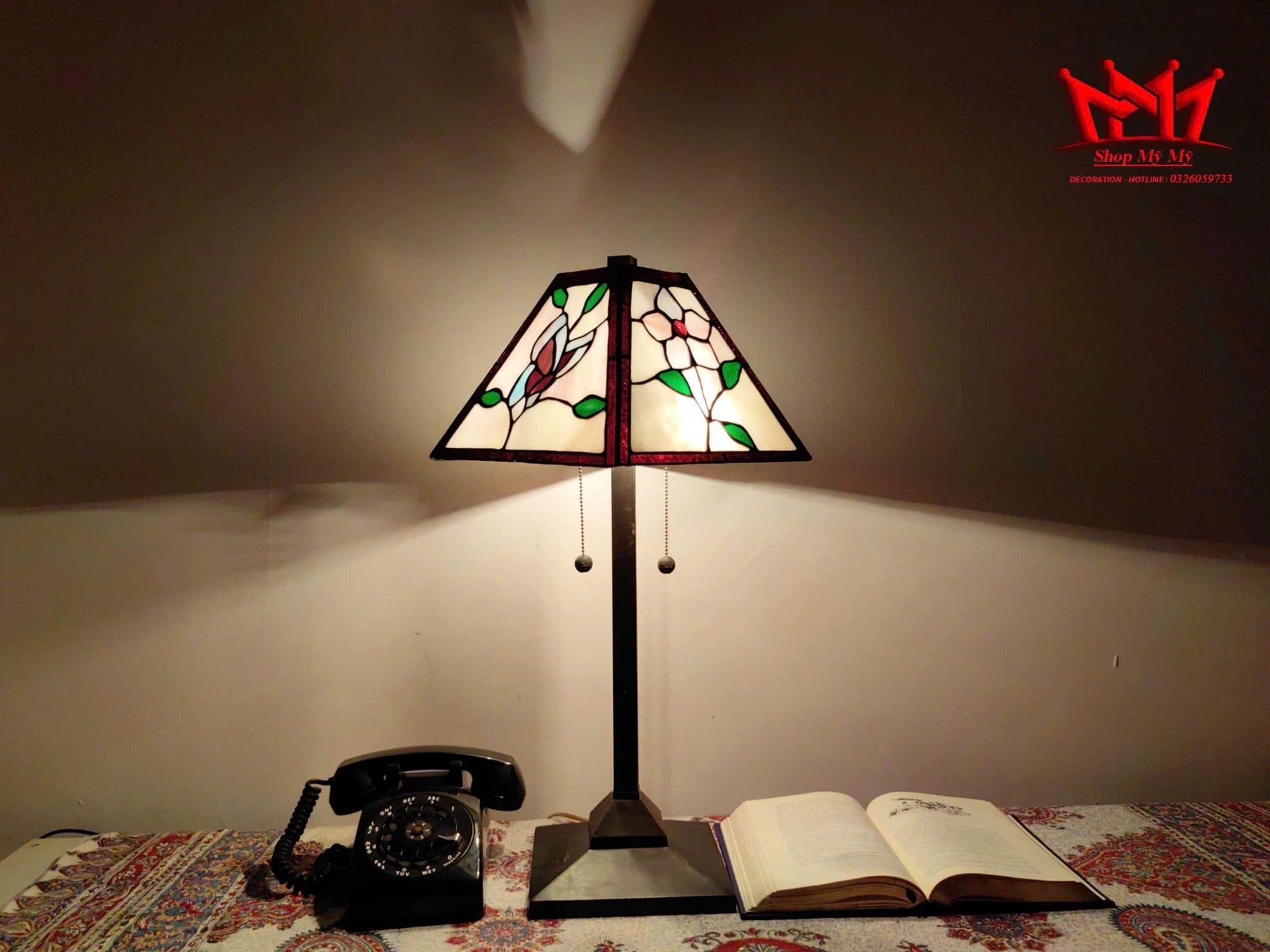 Chiếc đèn bàn Tiffany phong cách Mission.