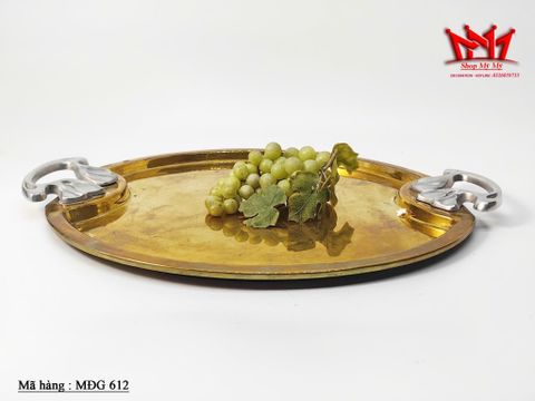  Chiếc khay phục vụ hình bầu dục bằng đồng. 