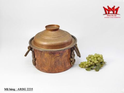  Chiếc nồi bằng đồng đỏ vó quai cầm cổ điển 
