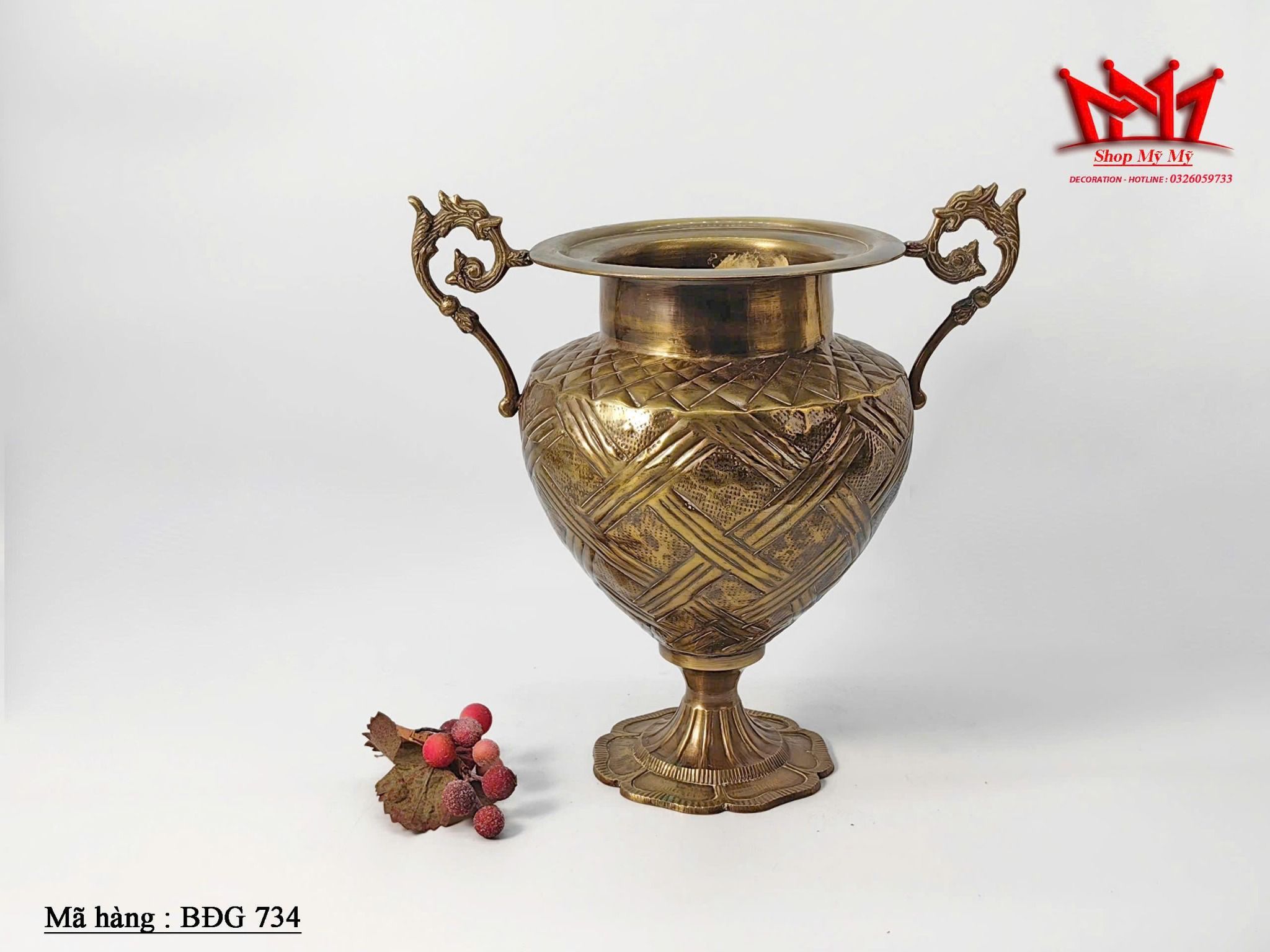 Bình hoa cổ bằng đồng cổ điển