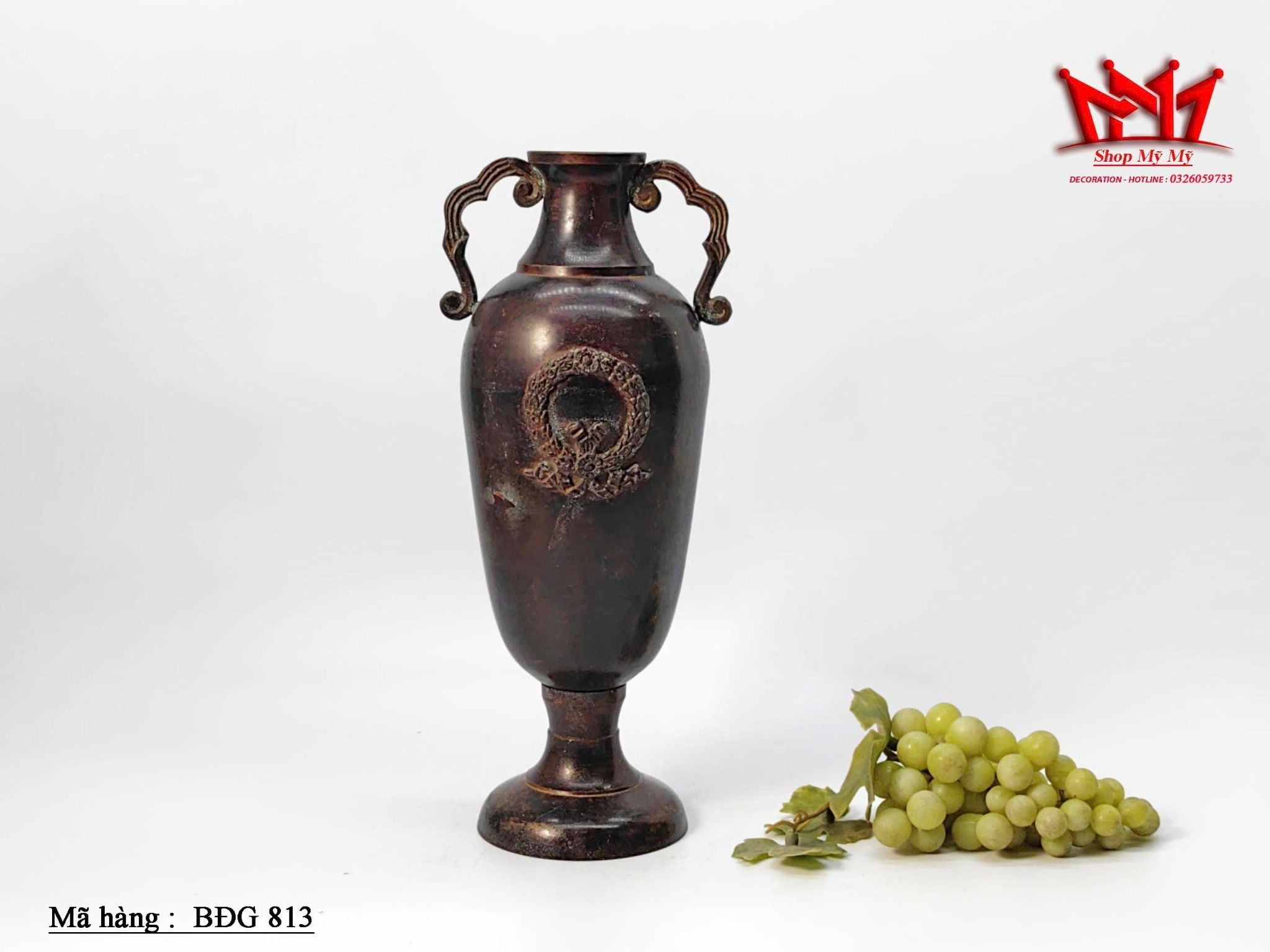 Chiếc bình Paul Manship Oriental Dancer với thiết kế độc đáo bằng đồng