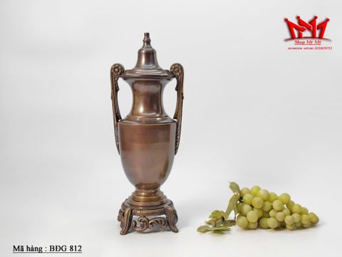  Bình hoa bằng đồng thau có quai cầm 2 bên 