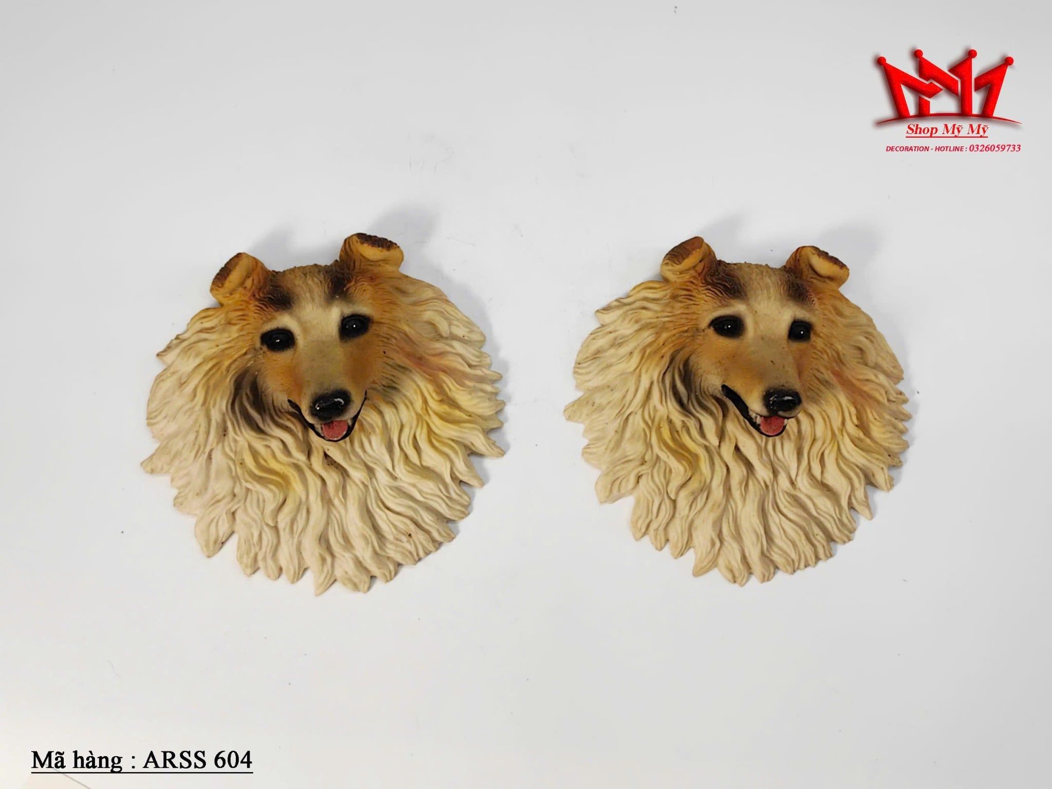 Tấm phù điêu treo tường hình đầu chó Collie vàng.