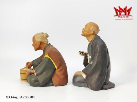  Một cặp tượng gốm Hakata Urasaki truyền thống của Nhật Bản. 