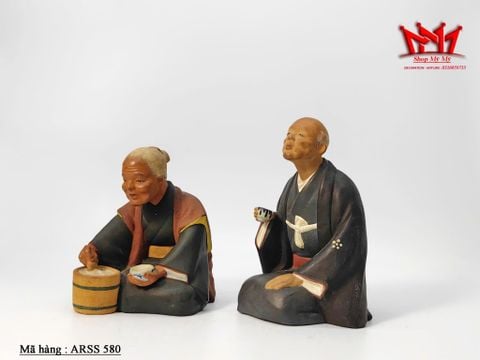  Một cặp tượng gốm Hakata Urasaki truyền thống của Nhật Bản. 