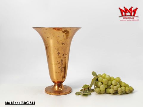  Chiếc bình hoa bằng đồng đỏ thường dùng trong nhà thờ 