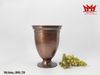 Chiếc bình bằng đồng trang trí cổ điển