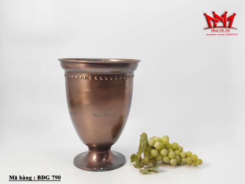  Chiếc bình bằng đồng trang trí cổ điển 