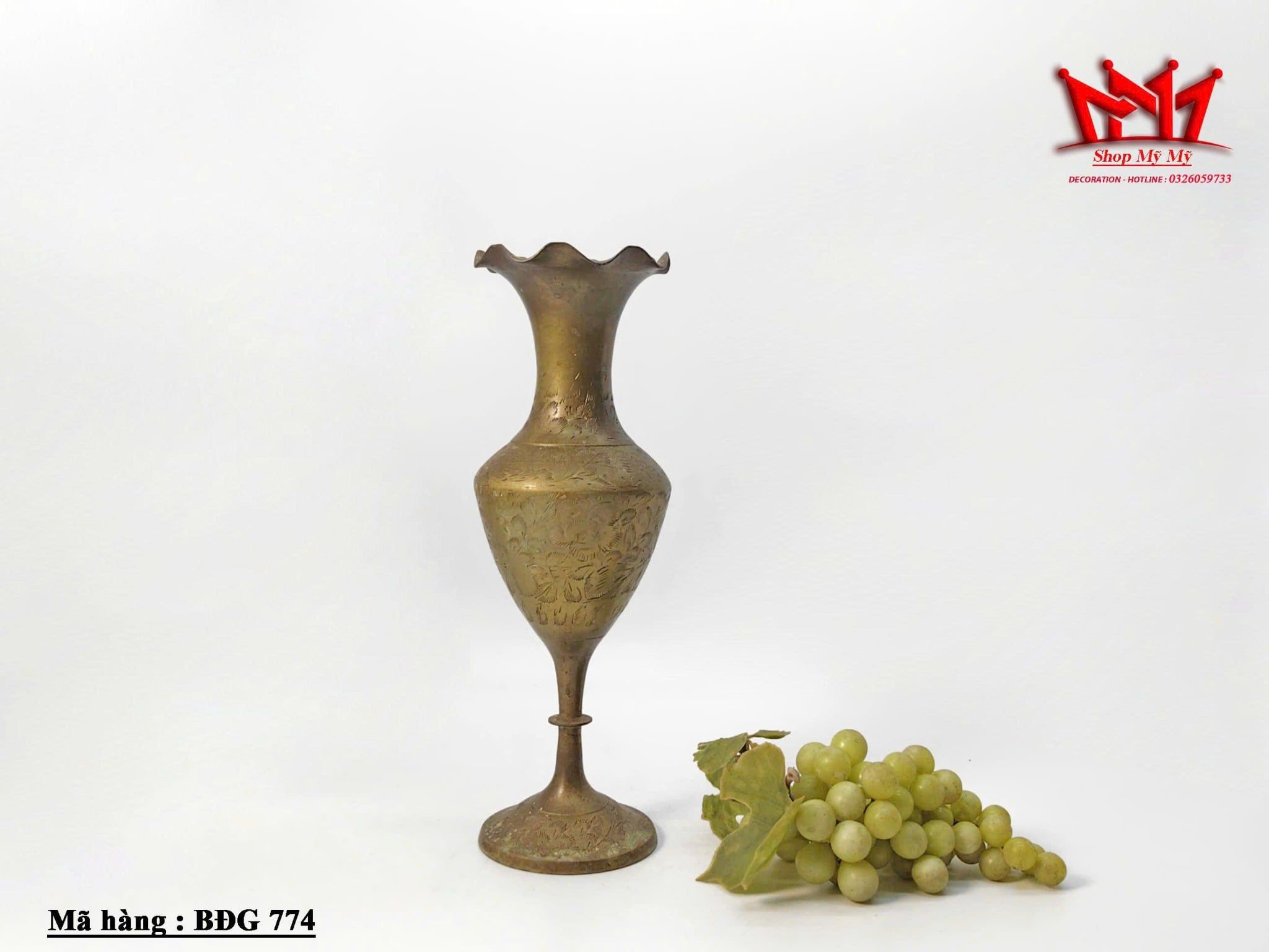 Chiếc bình bằng động có miệng ình lượng sóng