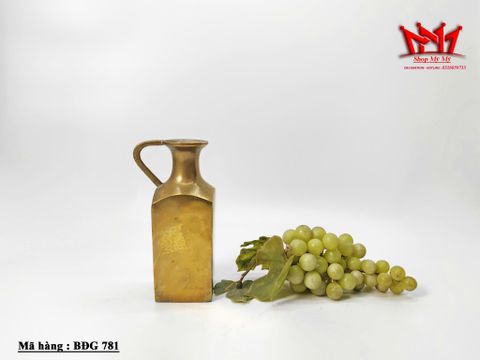  Bình hình vuông bằng đồng đúc nguyên khối cổ điển. 