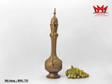  chiếc bình bằng đồng trang trí hoạ tiết kiểu Ấn Độ 