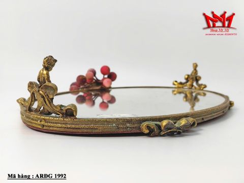  Chiếc khay có gương hình bầu dục màu vàng bằng đồng 